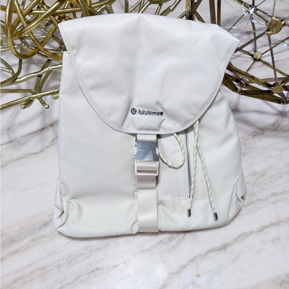 Lululemon Drawstring Bucket Backpack 10 Liter Lig… - image 5